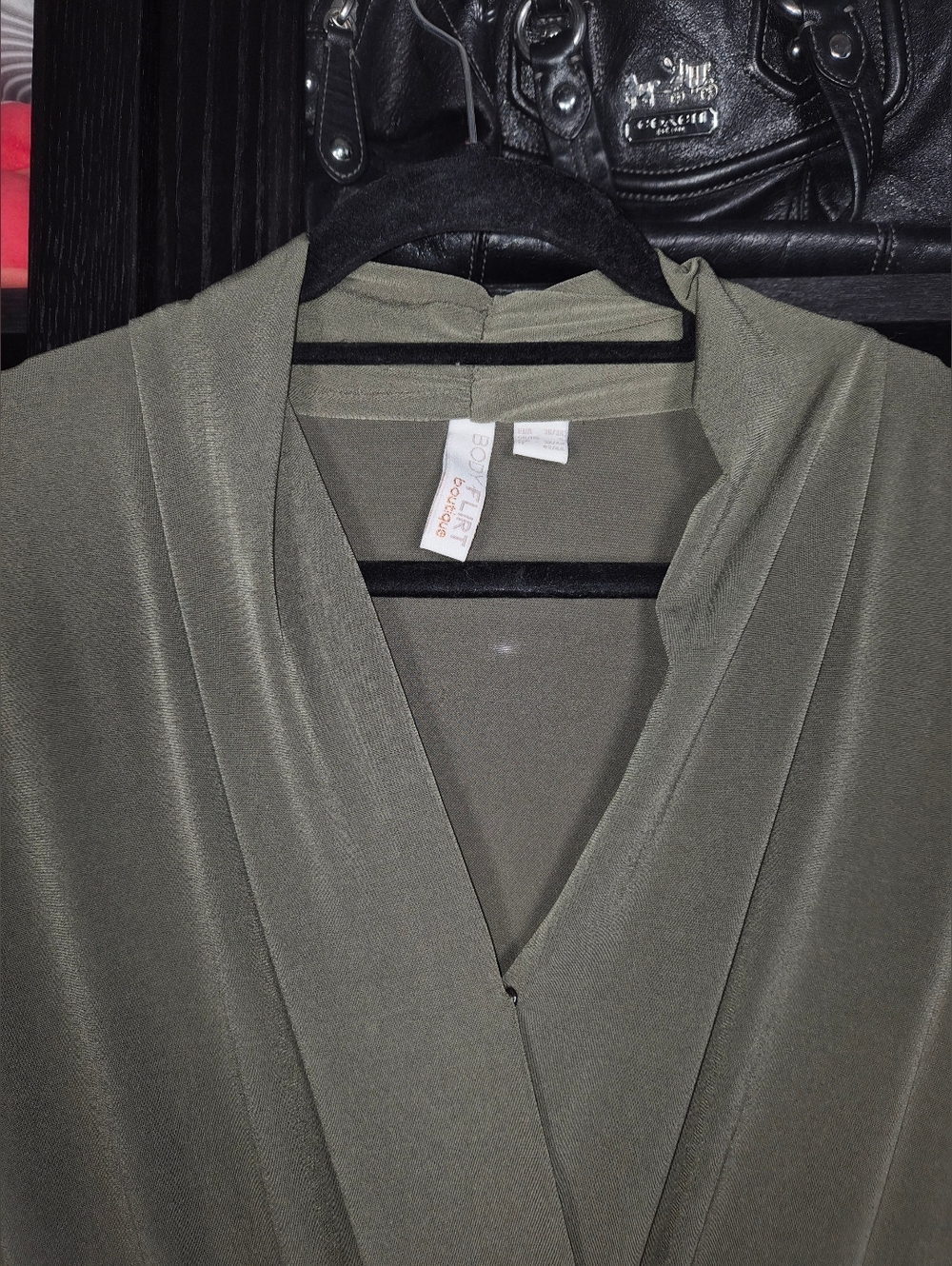 Army Green Jumpsuit 1 Piece Longsleeved Romper Womens Size Small-Medium Like New - Picture 7 of 9
